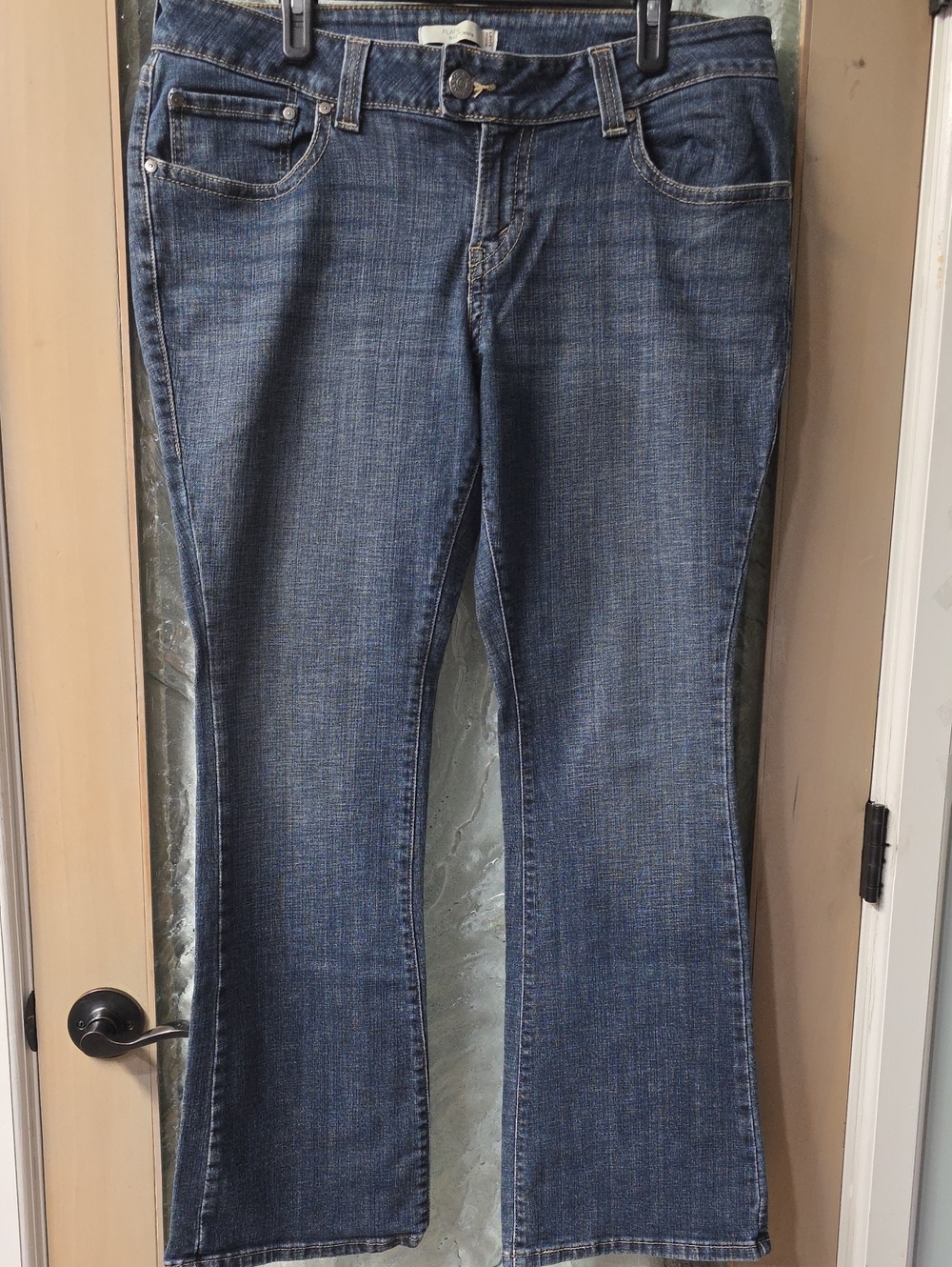 Vintage Y2K Levi’s 542 Flare Jeans 💙 in Dark Wash       SZ 18M